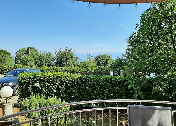 Cosy, Sea View Apartment Porat